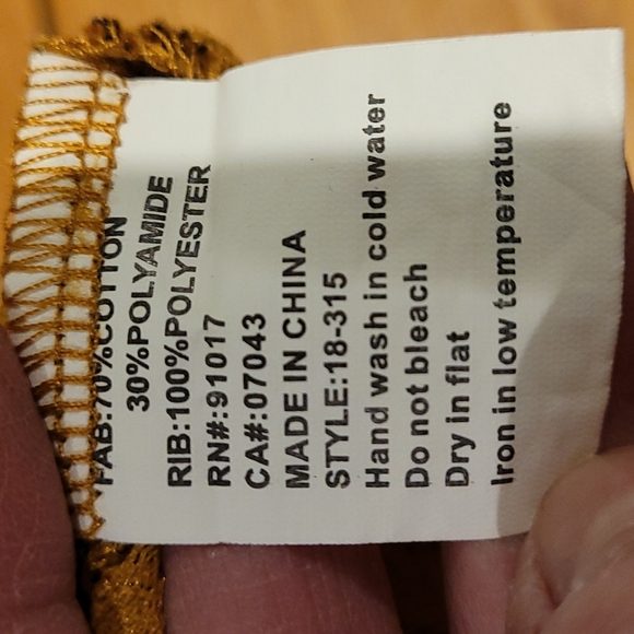 Luna Moon Stunning turmeric lace weave top LIKE NEW - Picture 14 of 14